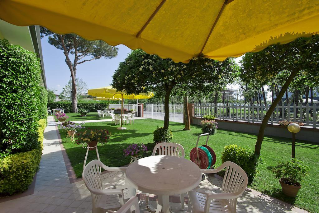 Hotel Versilia Lido di Camaiore Exterior foto